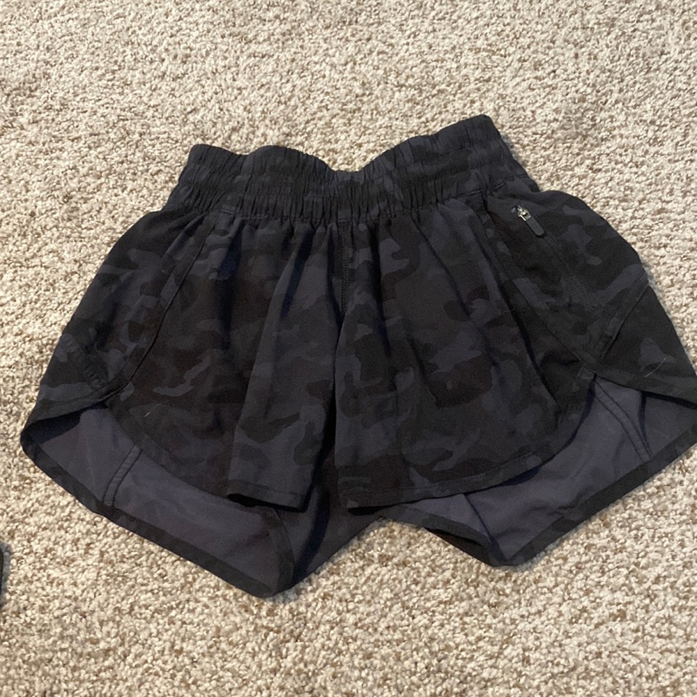 Lululemon Womens black camo running shorts